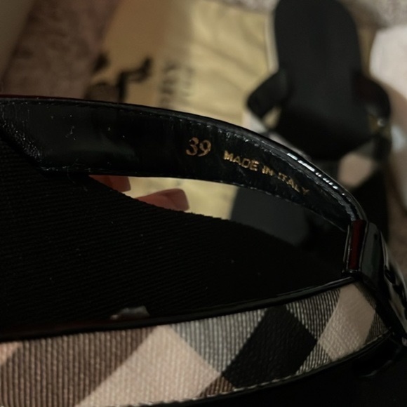 New Burberry Flip Flop Sandals Size 39 - Picture 2 of 6